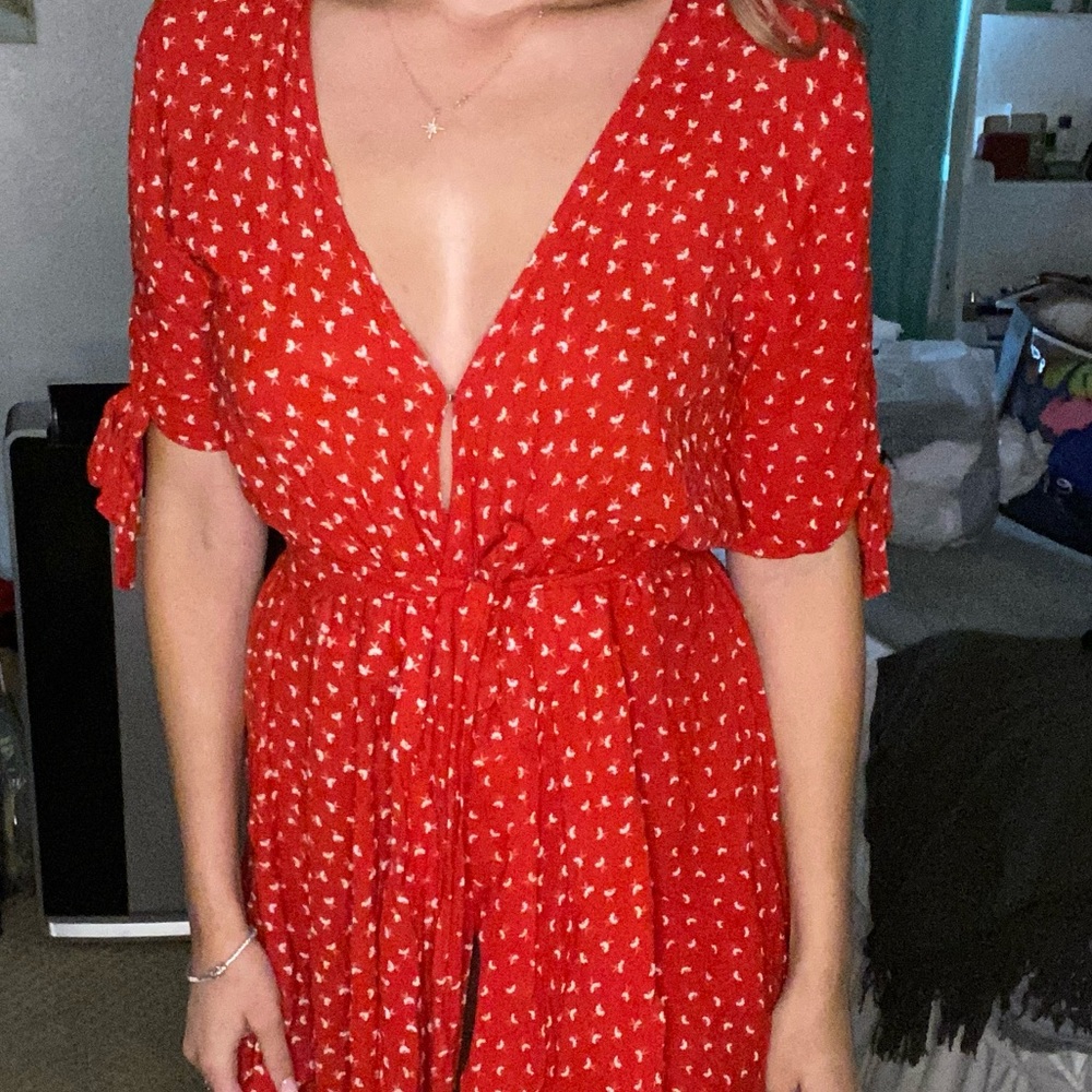 X REVOLVE Oslo Dress in Rosario Red
FAITHFULL THE BRAND - Picture 4 of 7